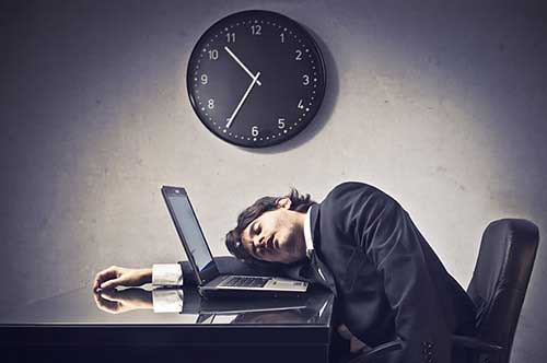 残業とは？「法定時間外」と「法定時間内」の2つに分けられる